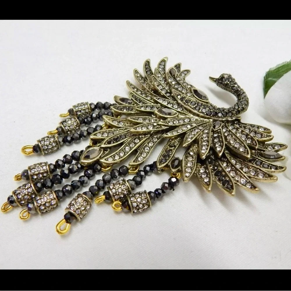 Heidi Daus “Graceful Beauty” Swan Brooch – Crystal Pave Statement Pin – Dangle - Picture 7 of 16